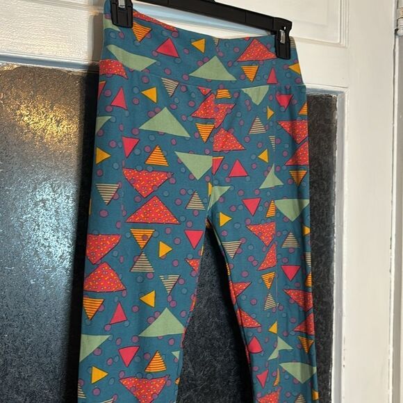 LuLaRoe Women’s Green Multicolored Triangular Geometric shaped Leggings size OS - Picture 2 of 4
